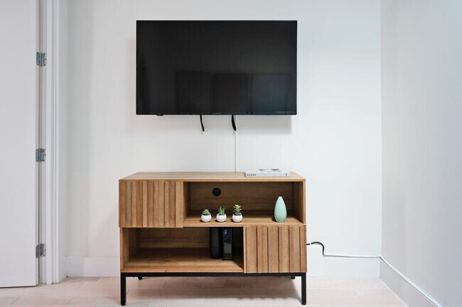 Photo - 515 W 48th St Unit SI ID1021970P