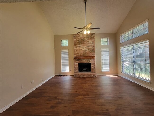 Photo - 912 Haverstraw Pl