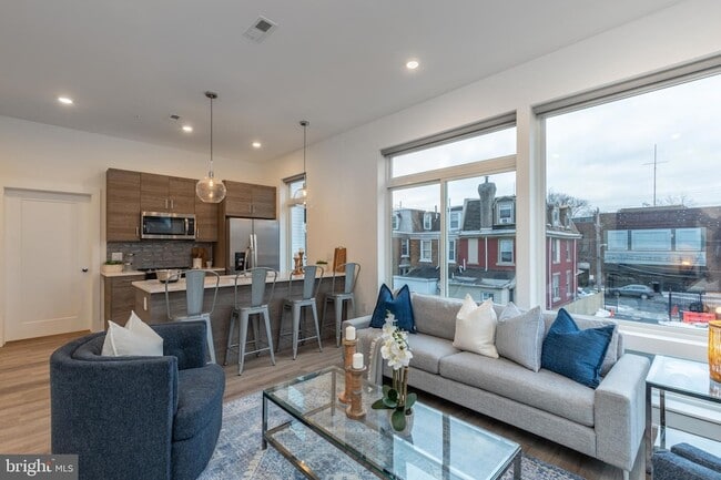 Building Photo - 5545 Pulaski Ave Unit 307