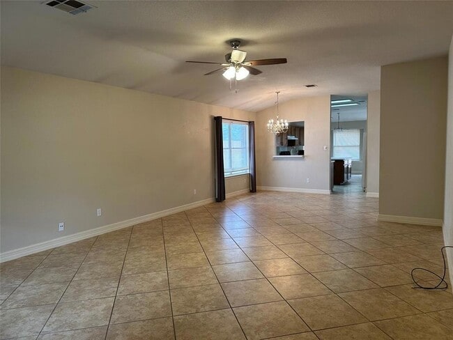 Photo - 706 Luke Ln