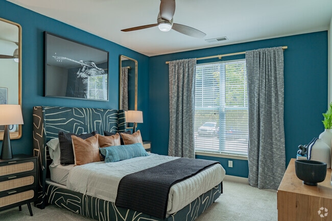 1BR, 1BA - 713SF - Primary Bedroom - 1701 North