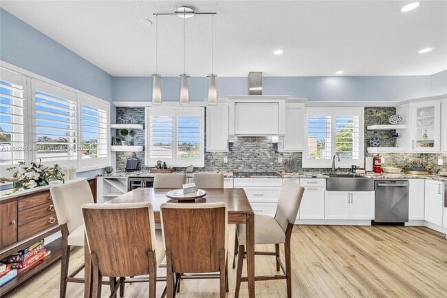 Photo - 311 N Surf Rd