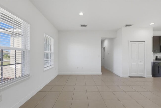 Photo - 304 Begonia Ct