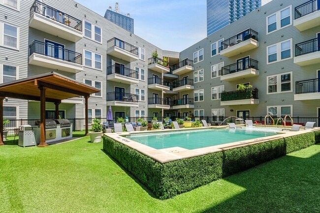 Building Photo - Arrive West End