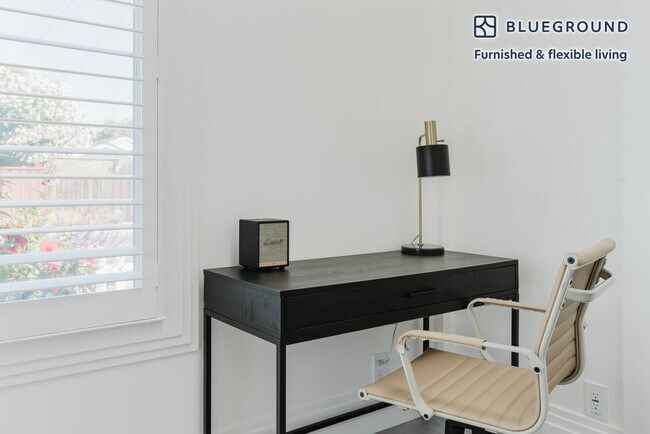 Photo - 2214 Serra Ave