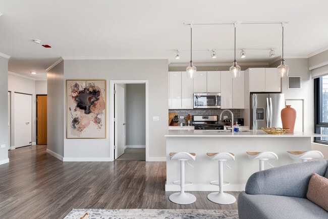 Photo - 823 N Clark St Unit ID1029615P