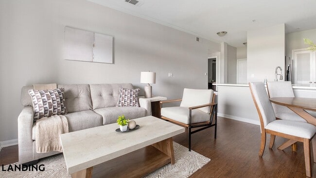 Building Photo - 14807 Woodland Hills Dr Unit 9307