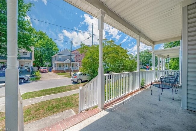 Photo - 318 W 31st St