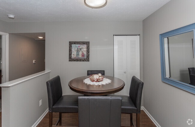 2BR, 2BA - 961 SF - Lakeview Court Apartments