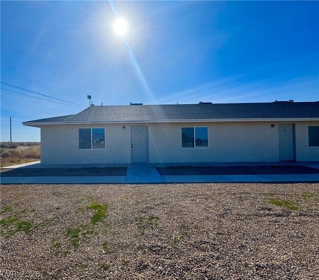 Building Photo - 2081 S Dandelion St Unit 4
