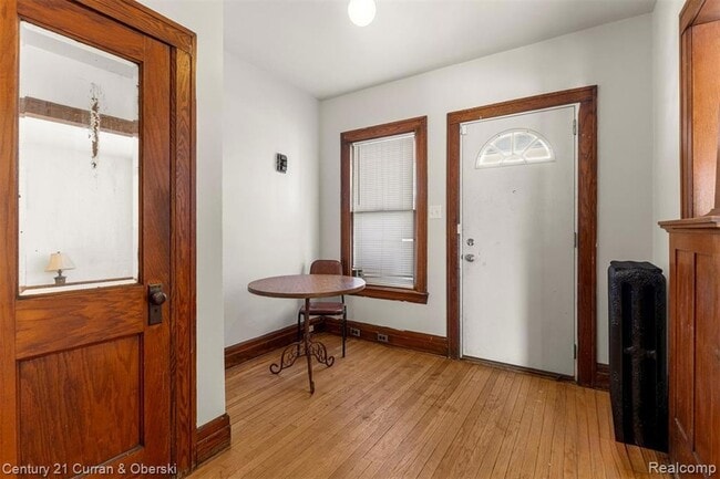 Photo - 7737 Senator St