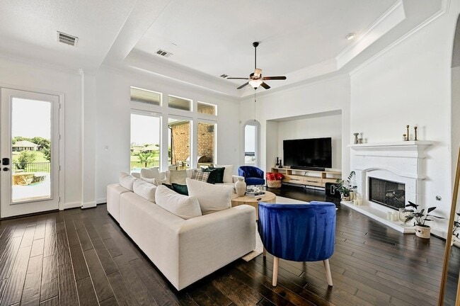 Photo - 4303 Woodledge Pl