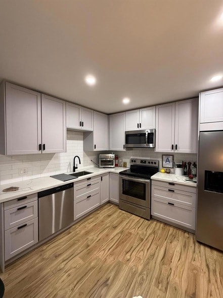 Building Photo - 1415 SW 9th St Unit D
