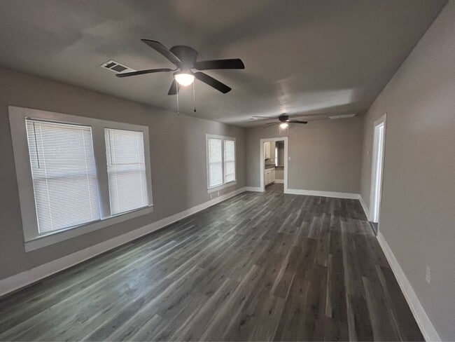 Photo - 1710 W 15th St