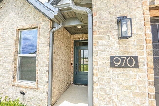 Photo - 970 Moksha St