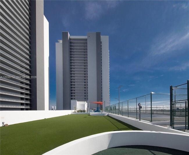 Photo - 16385 Biscayne Blvd Unit 519