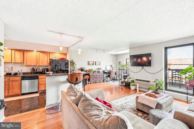 Photo - 200-10-210 Lombard St Unit 637