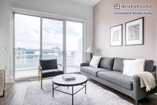 Building Photo - 4210 Del Rey Ave Unit FL6-ID967