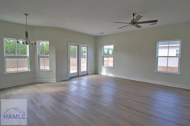 Photo - 149 W Franklin St