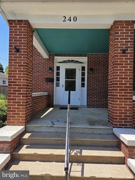 Photo - 240 S Holliday St