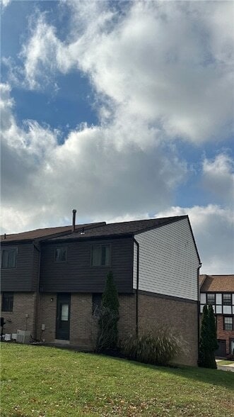 Photo - 201 Kendall Ln