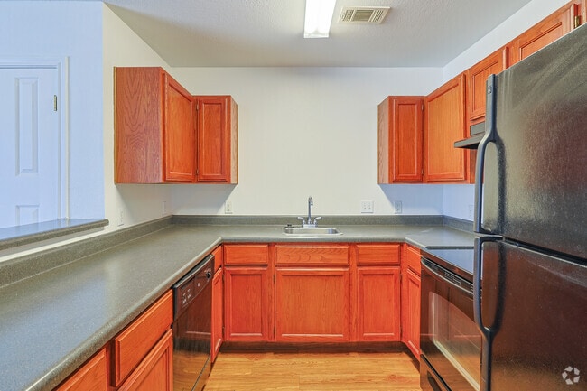 2BR, 2BA - 1,050SF - Kitchen - Montierra Ranch