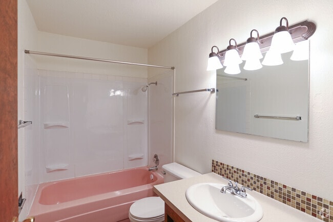 2BR, 1BA - 875SF - Bison Arms Apartments