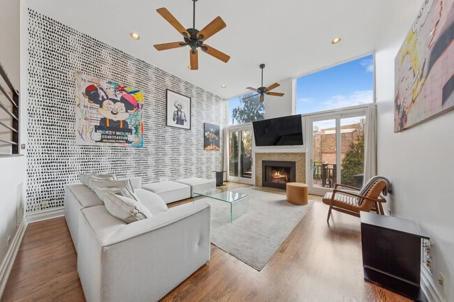 Building Photo - 657 N Carpenter St Unit ID1366495P