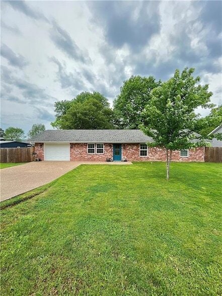 Building Photo - 721 Dockery Ln