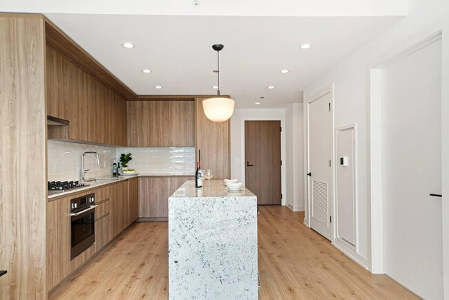 Photo - 360 W Illinois St Unit ID407362P