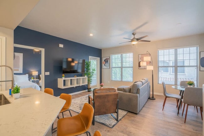 Building Photo - 10 W Minnezona Ave Unit ID1263113P