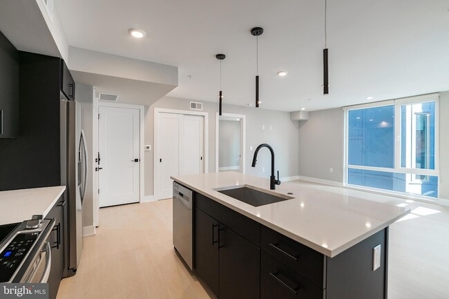 Building Photo - 6604 Ridge Ave Unit 301