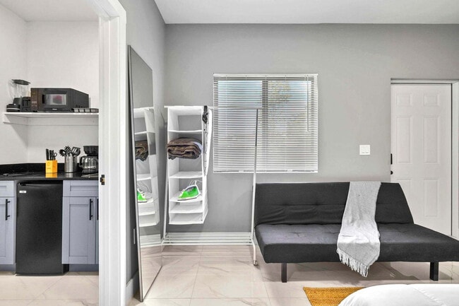 Building Photo - 1540 NW 46th St Unit FL1-ID1254773P