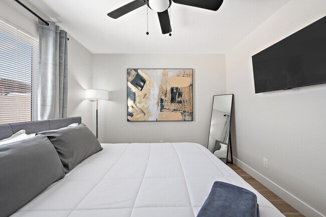 Photo - 1732 E Elwood St Unit SI ID1244308P