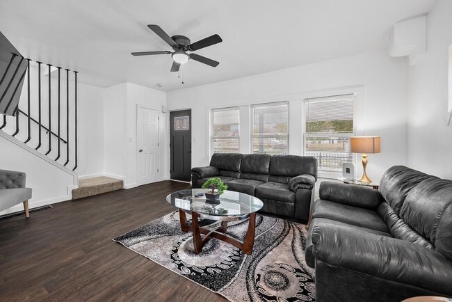 Photo - 2009 Sharon St Unit ID1345029P