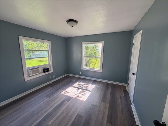Photo - 627 E Woodard St