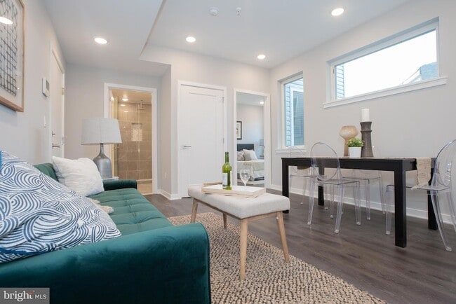 Photo - 1534 Ridge Ave Unit 502