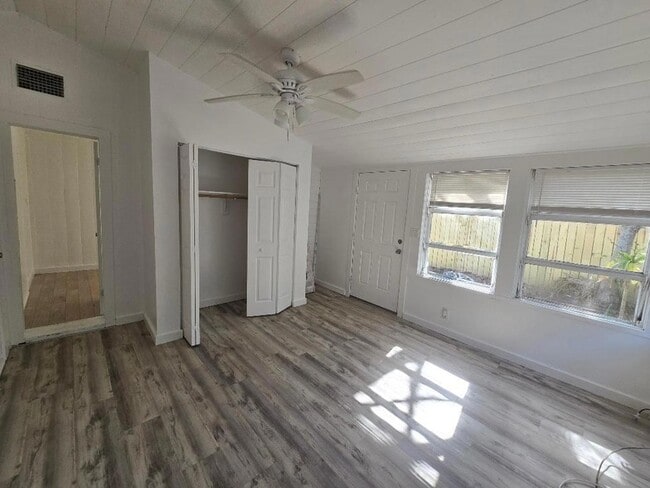 Photo - 301 S 7th St