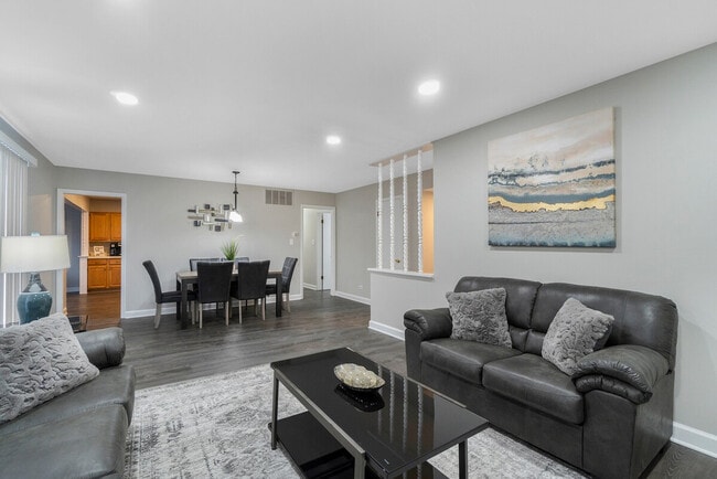 Photo - 701 E Higgins Rd Unit ID1301334P