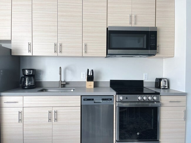 Photo - 2530 University Ave Unit ID1036856P