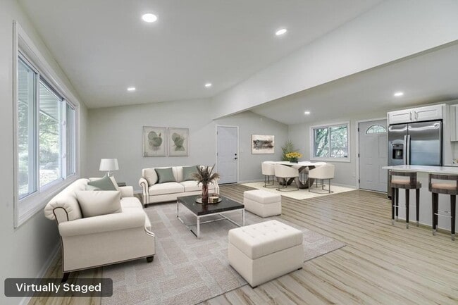 Photo - 835 Niagara Ln N