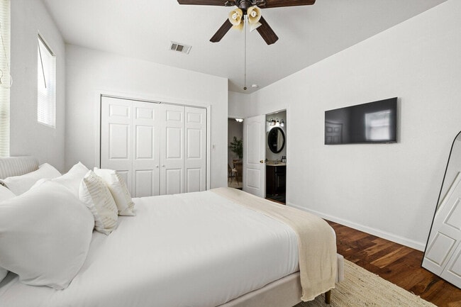 Photo - 1703 Chicon St Unit SI ID1630384P