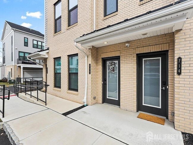 Photo - 715 Parker Blvd