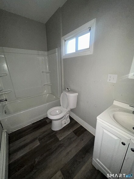 Photo - 222 Hallock Ave Unit 2