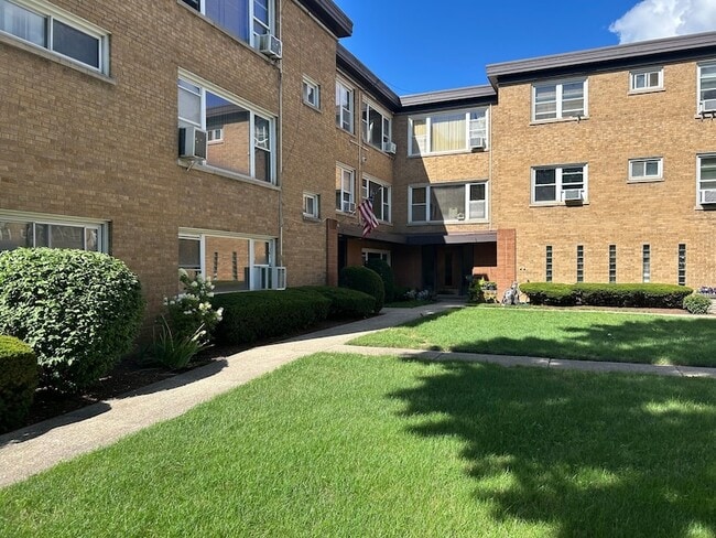 Building Photo - 6823 N Northwest Hwy Unit 125