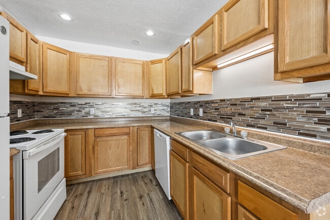 2BR, 1BA - 740SF - Kitchen - Desert Park