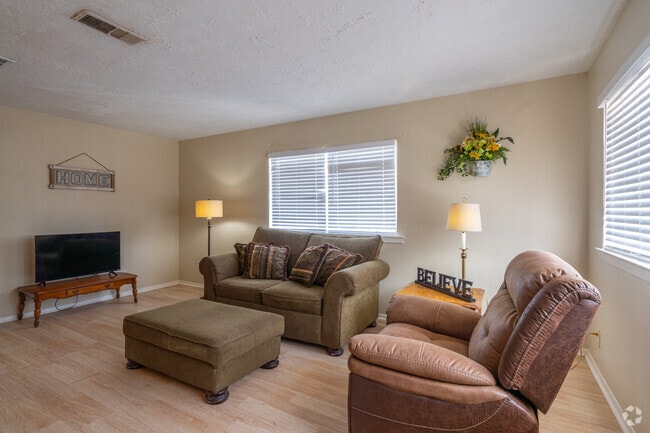2BR,&nbsp;1BA -&nbsp;850SF - Riverbend- Furnished and All Bills Paid!