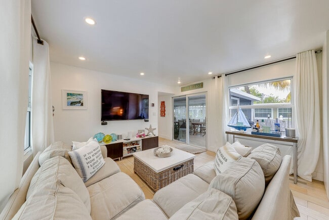 Photo - 398 Burton Dr Unit SI ID1545789P