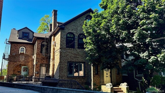 Building Photo - 3212 Cambridge Ave Unit 2
