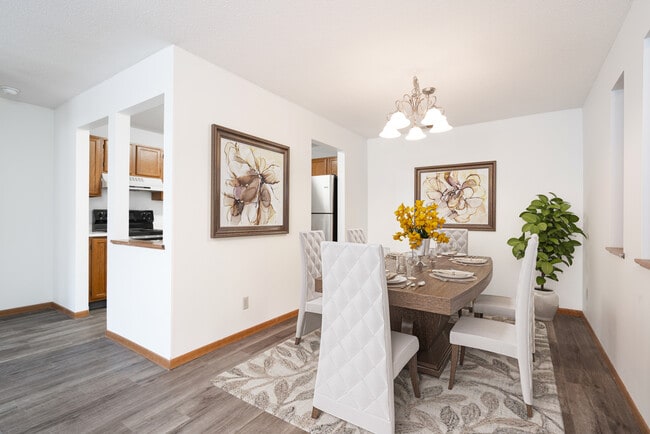 Photo - Stoneridge Apts-2060